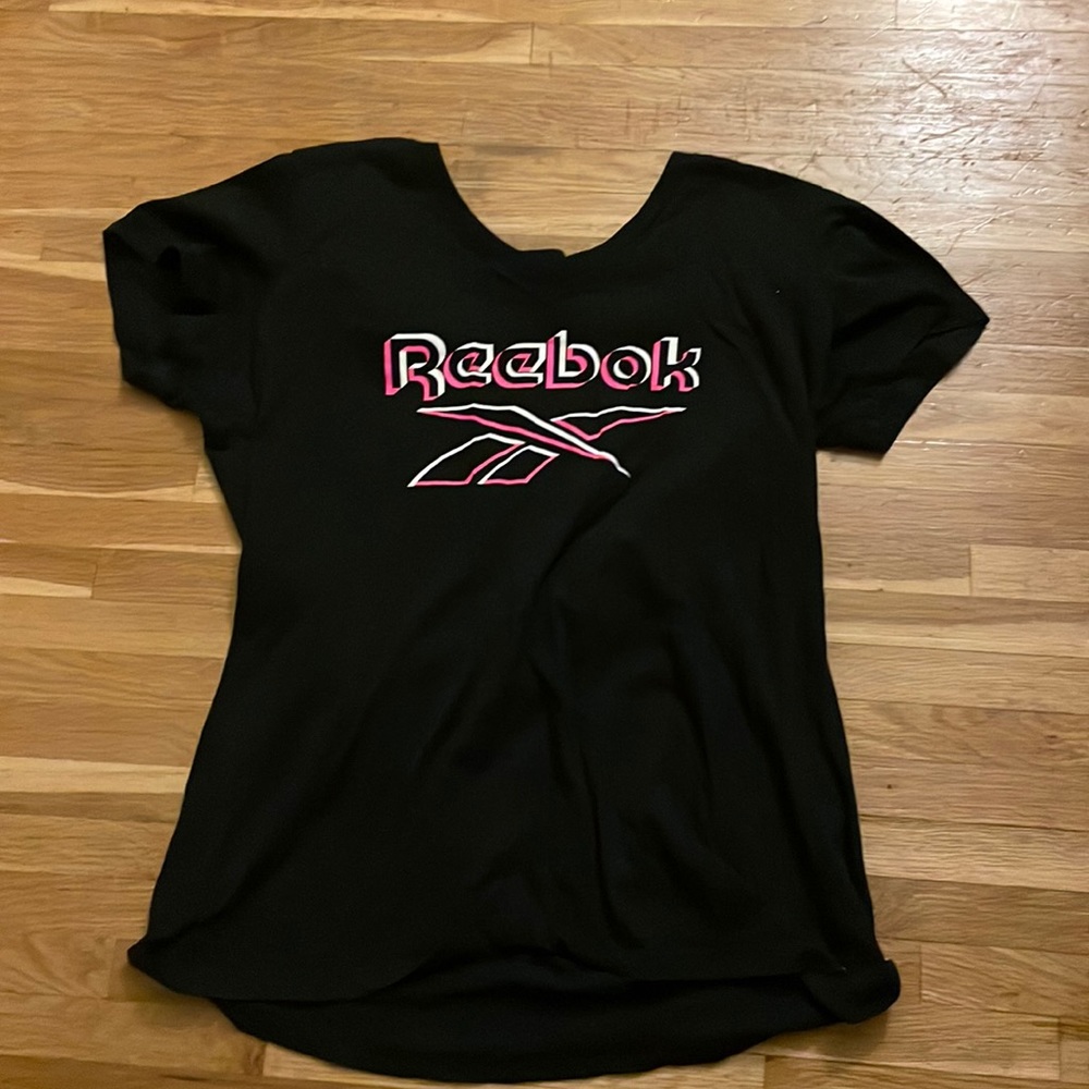 V neck rebook graphic tee